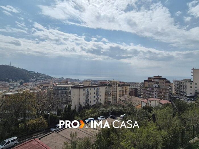 Appartamento trilocale in affitto in via la mennolella, Carmine Alto, Salerno