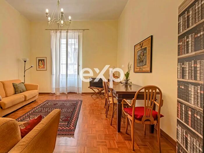 Appartamento con 5 locali in vendita in Via Montebello, Roma