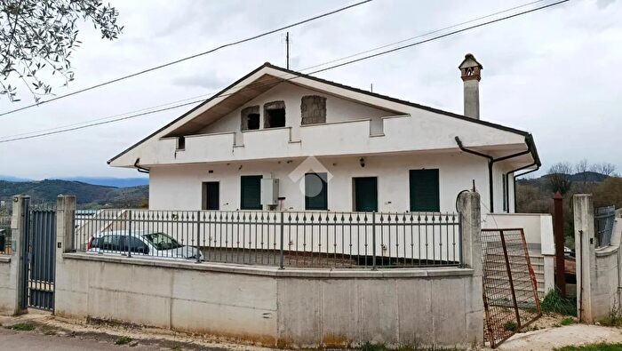 Casa trilocale in vendita in Via Casale Alto, Alatri