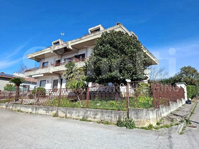 Appartamento quadrilocale in vendita in Via Salvo dAcquisto Snc, Teano