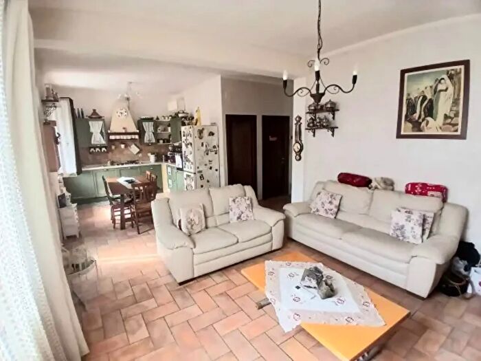 Casa quadrilocale in vendita in Via Regione Gioiello, Broni