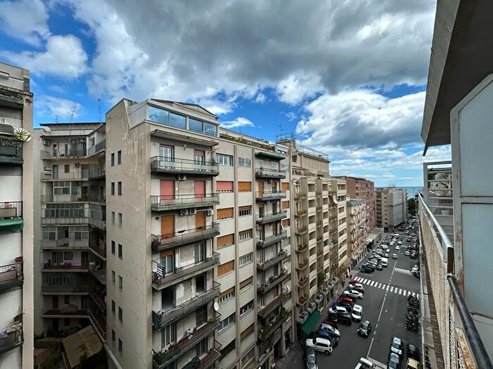 Appartamento trilocale in affitto in Via Asiago, Catania