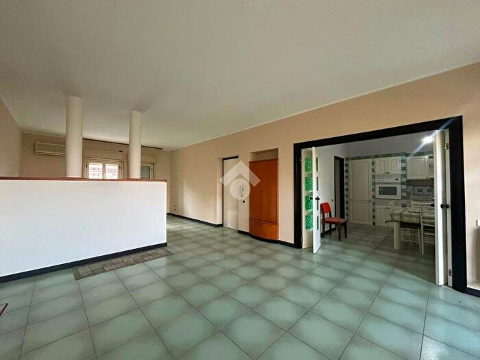 Appartamento con 6 locali in affitto in Via Villagrazia, Villagrazia, Palermo