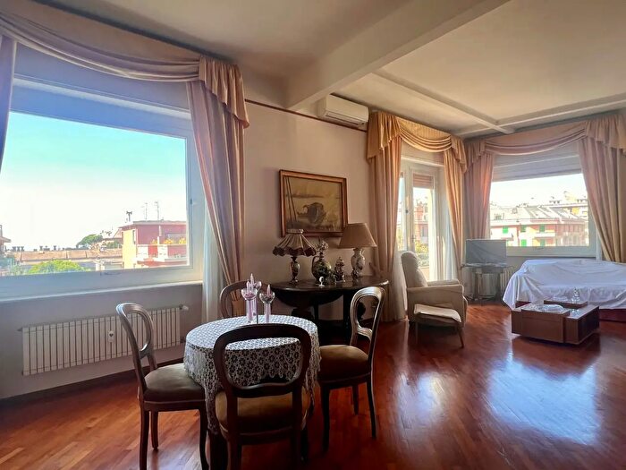 Appartamento con 6 locali in vendita in Via Renzo Righetti, Genova