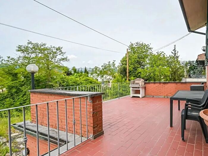 Casa con 10 locali in vendita in Santo Stefano Di Magra