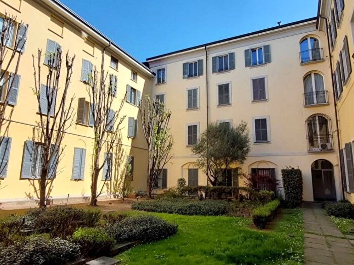 Appartamento trilocale in affitto in Via Gerardo dei Tintori, Centro Storico, Monza