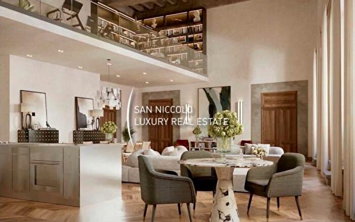 Appartamento con 6 locali in vendita in Via della Pergola, Firenze