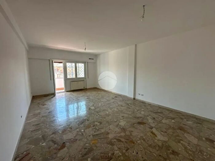 Appartamento trilocale in affitto in Via Montelanico, Roma