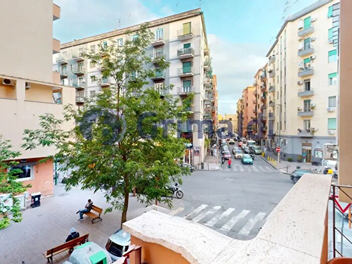 Appartamento trilocale in vendita in Via Francesco Cilea, Napoli