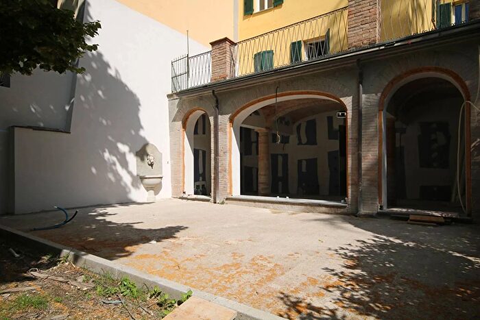 Appartamento con 5 locali in vendita in Borgo Regale, Parma