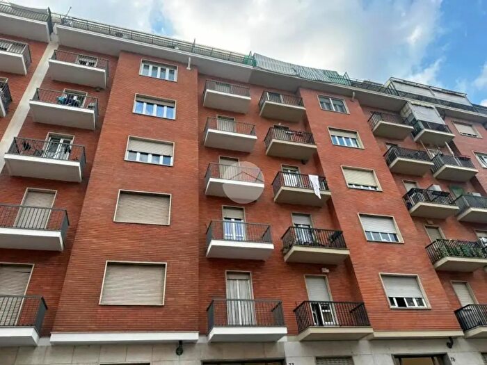 Appartamento trilocale in vendita in Via Viterbo, Torino