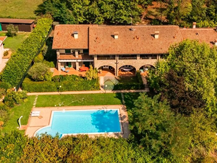 Appartamento trilocale in vendita in Via Montiroli, San Felice Del Benaco