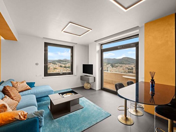 Appartamento trilocale in affitto in Via Gabriele Dannunzio, Centro Città, Genova