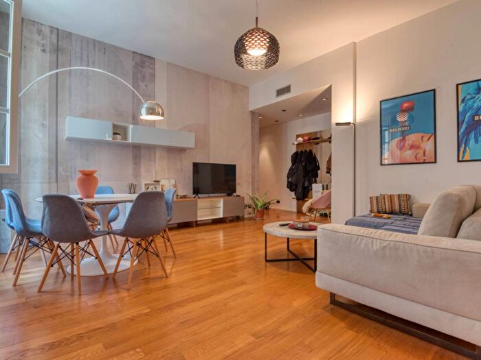 Appartamento trilocale in affitto in Via Mauro Macchi, Centrale, Milano