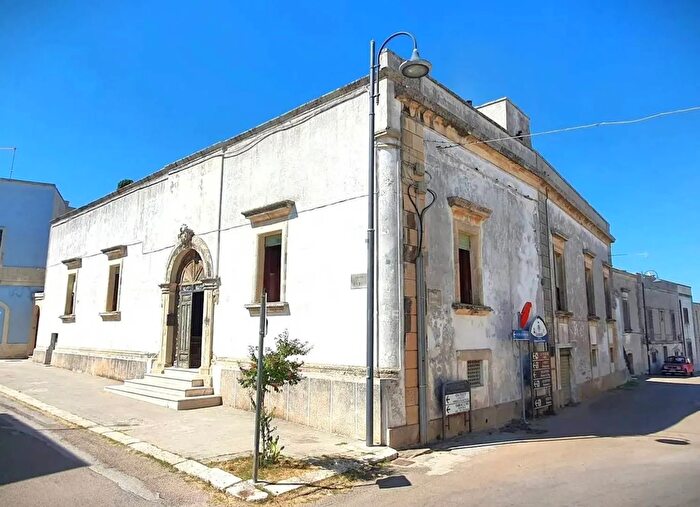 Casa con 14 locali in vendita in Piazza Goffredo Mameli, Minervino Di Lecce
