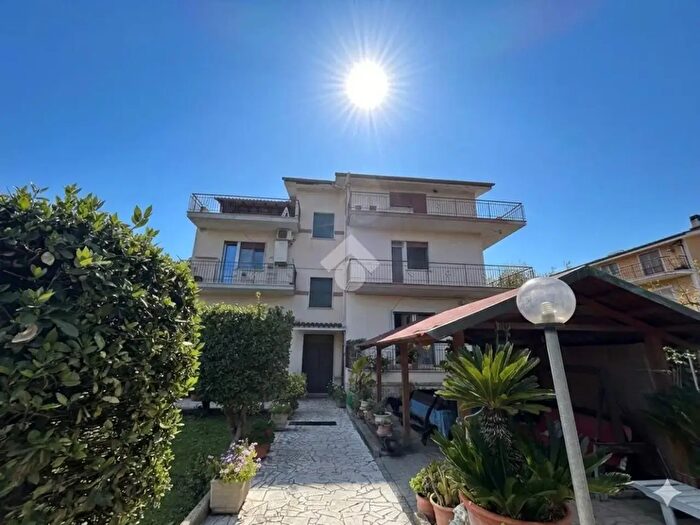 Appartamento trilocale in vendita in Roma