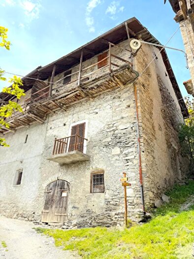 Casa quadrilocale in vendita in Frazione Desertes, Cesana Torinese