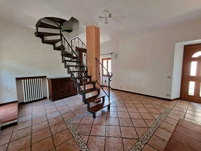 Appartamento trilocale in vendita in Via Ravanera, Como