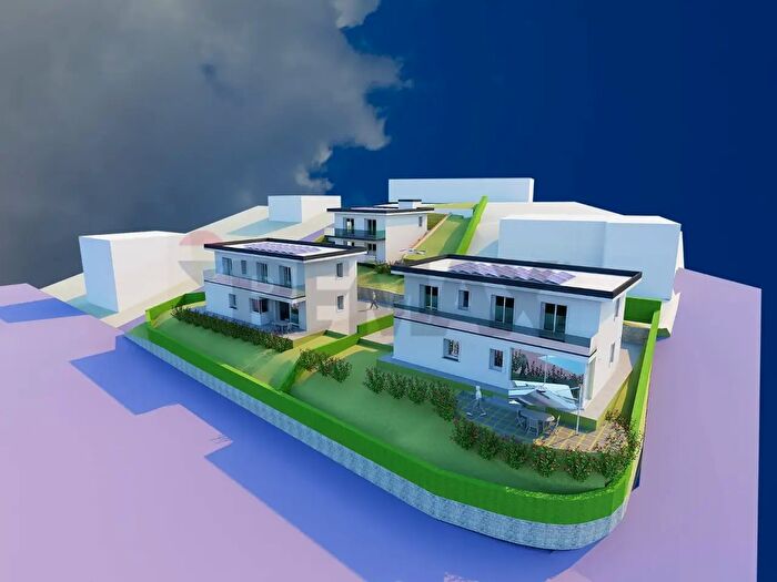 Casa quadrilocale in vendita in Luino