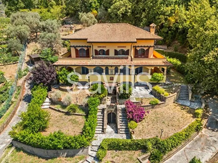 Casa con 6 locali in vendita in Via Castellaro, Carrara