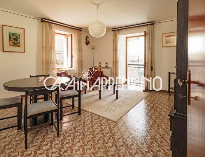 Casa con 5 locali in vendita in Frassinoro
