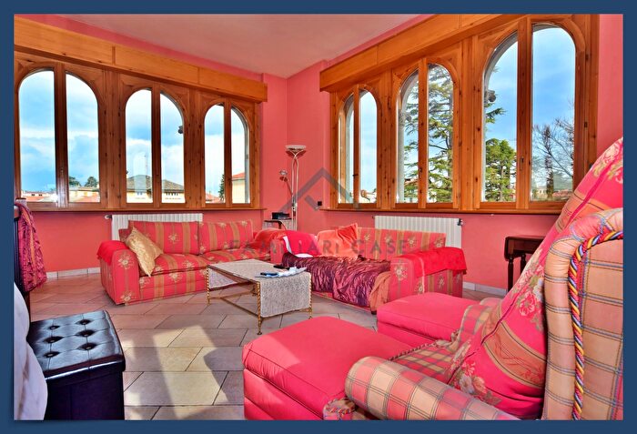 Appartamento con 5 locali in vendita in Viale Borri, Varese