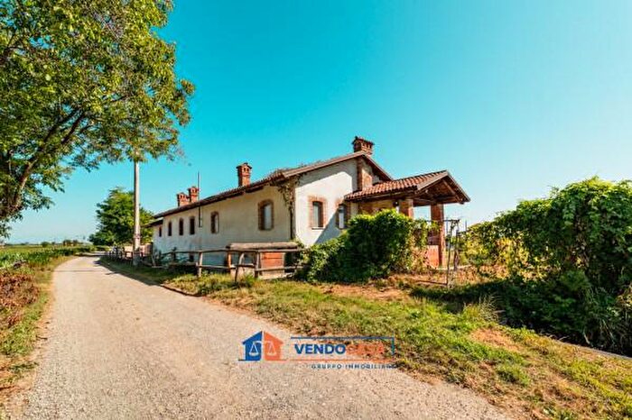 Casa con 6 locali in vendita in Via del Martinetto, Fossano