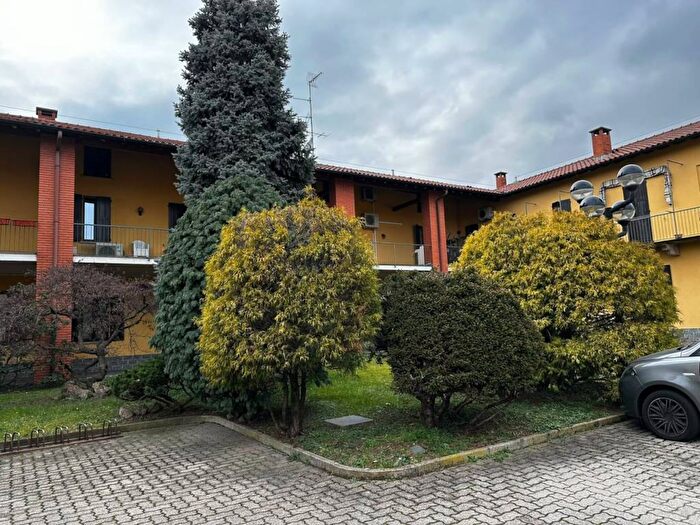 Casa quadrilocale in vendita in Via Grassina, Pogliano Milanese