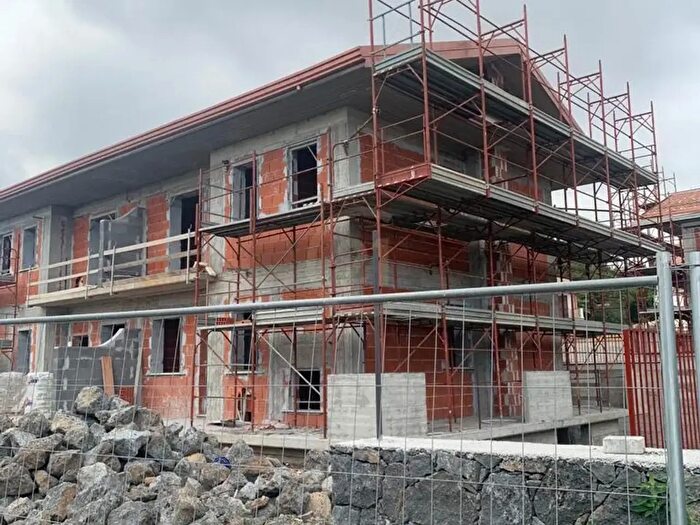 Casa con 5 locali in vendita in Gravina Di Catania