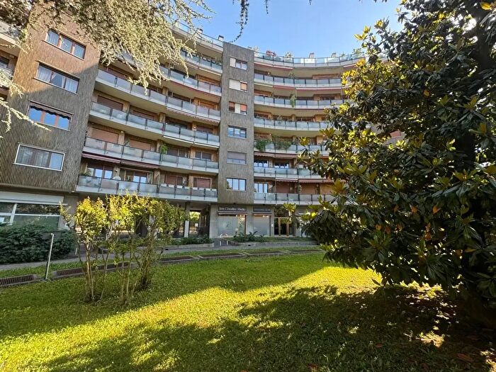 Appartamento trilocale in affitto in Via San Gottardo, Monza