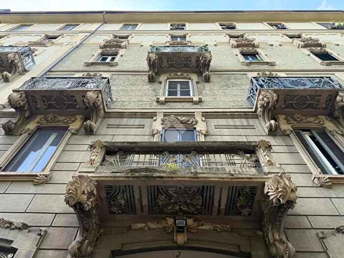 Appartamento bilocale in vendita in Viale Abruzzi, Milano