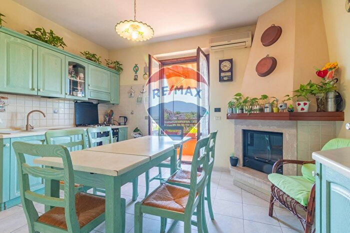 Casa con 5 locali in vendita in Via dei Latini, Vetralla