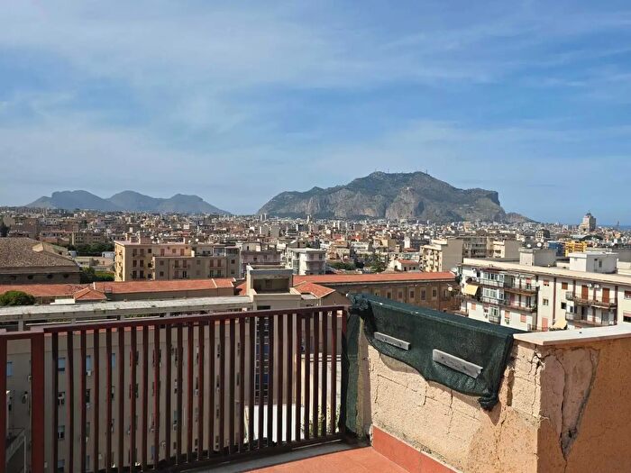 Appartamento trilocale in vendita in Via Giovanni Dotto, Palermo