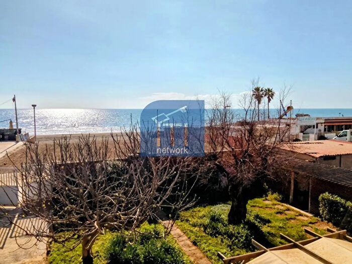 Casa con 9 locali in vendita in Viale Spagna, Pomezia