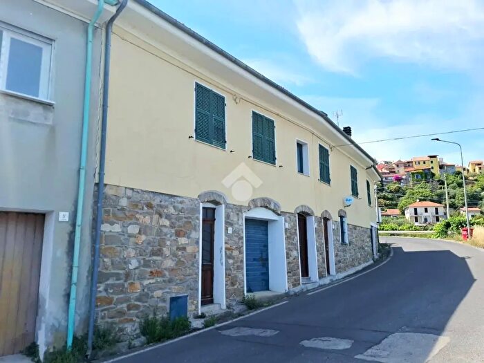 Casa trilocale in vendita in Via Principale, Diano Arentino