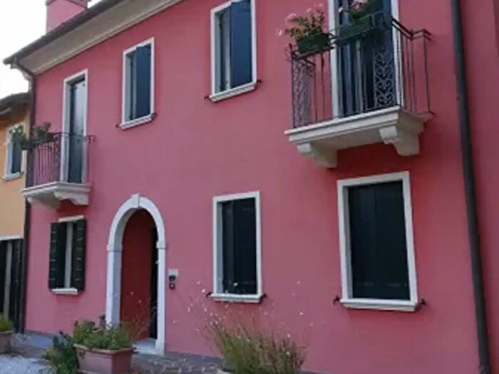 Casa con 6 locali in vendita in Rovolon
