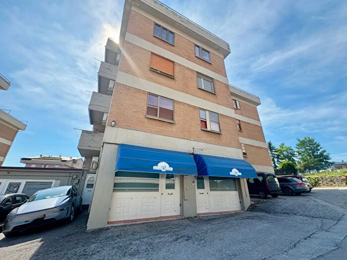 Appartamento con 5 locali in vendita in Via Martiri della Libertà, Fabriano