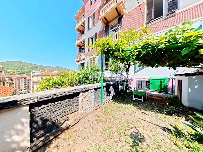 Appartamento quadrilocale in vendita in Via Nino Oxilia, Savona