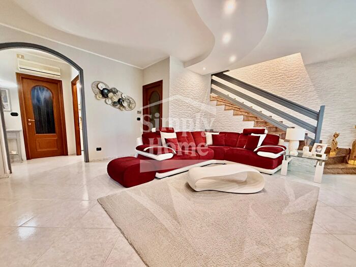 Casa con 11 locali in vendita in Via Don Aldo Martini, Airasca