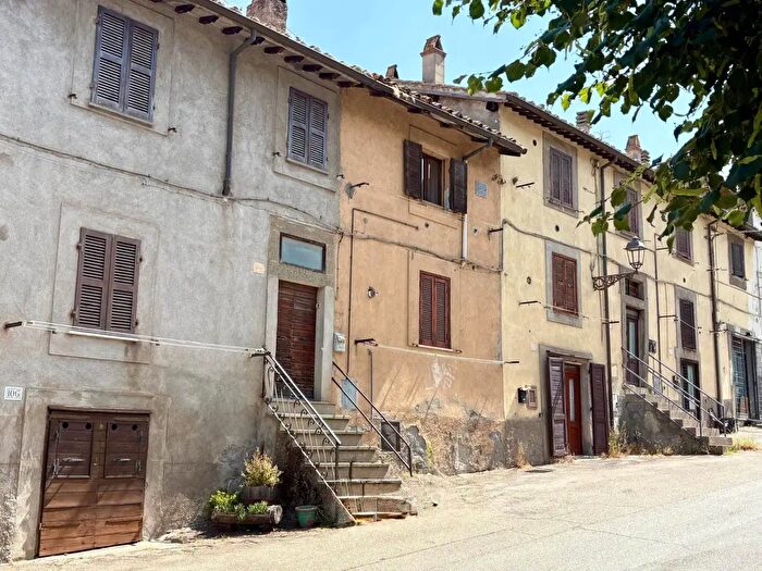 Appartamento trilocale in affitto in Via Luigi Cadorna, Viterbo