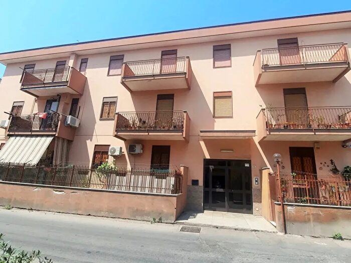 Appartamento trilocale in vendita in Via Trabucco, Palermo