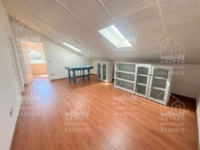 Appartamento quadrilocale in vendita in Campochiesa, Albenga