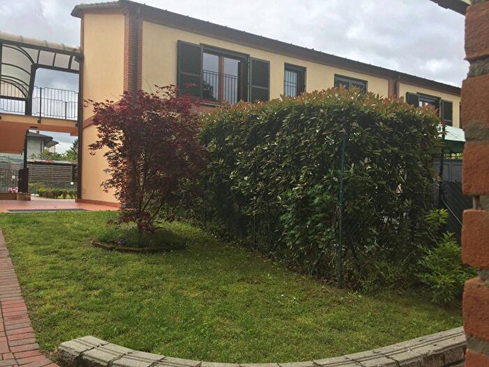 Casa bilocale in affitto in Via Edmondo De Amicis, Varano Borghi