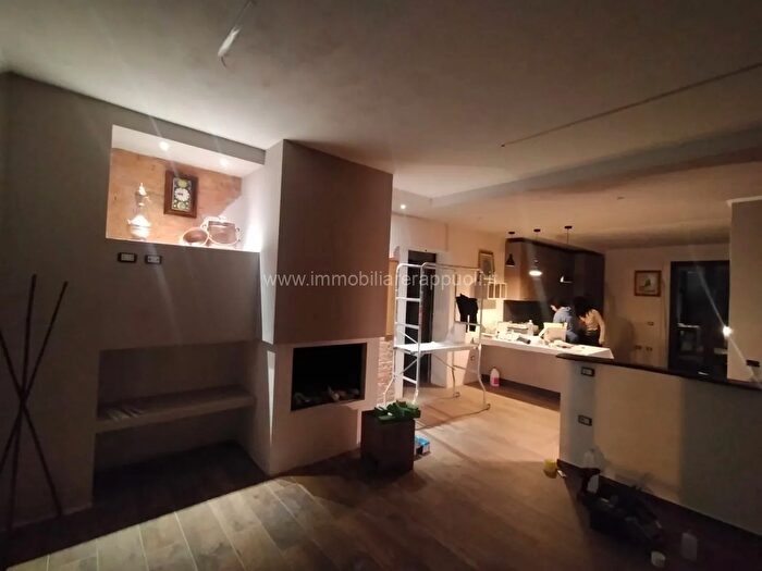 Casa con 7 locali in vendita in Sinalunga