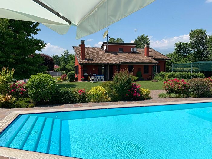 Casa con 6 locali in vendita in Roveredo In Piano