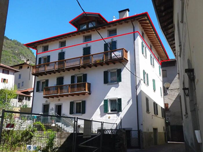 Appartamento quadrilocale in vendita in Via Balbarone, Borgo Chiese