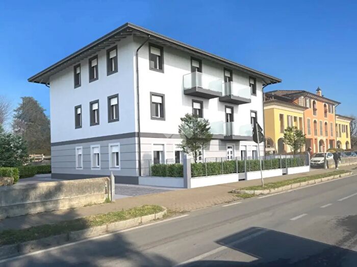 Appartamento trilocale in vendita in Via Milano, Pandino
