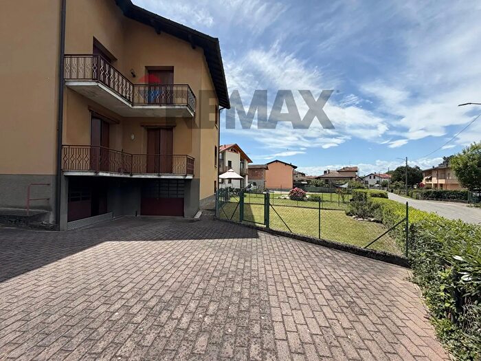 Appartamento trilocale in vendita in Via Maggiore, Varese