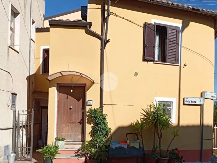 Appartamento trilocale in vendita in Piazza della Posta, Rosciano