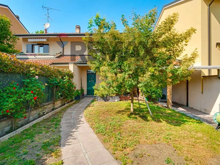 Casa quadrilocale in vendita in Via Lombardia, Olgiate Olona